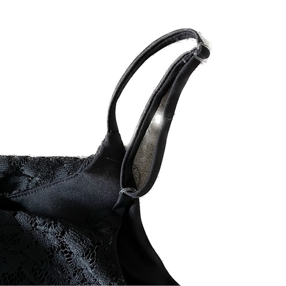 🌸 BLACK CROPPED TOP WITH LACE OVERLAY SIZE SMALL - Picture 4 of 5